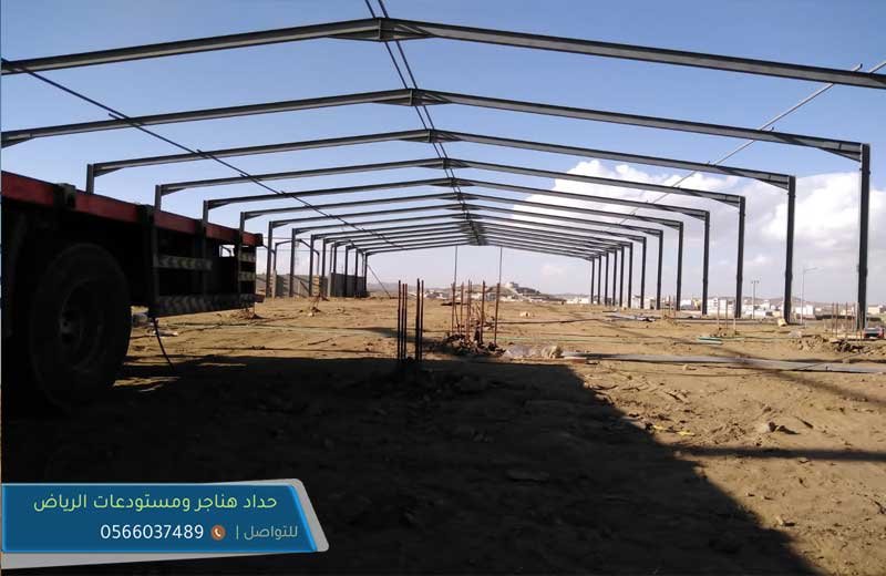 حداد هناجر بانل الرياض محترف في مجال تركيب هناجر بانل يوفر كافة متطلبات العمل لحداد الهناجر وكافة أعمال الحدادة في فترة وجيزة وبحسب الطلب المقدم من قبل العملاء وتلبية كافه طلبات العملاء الى المنازل او الشريكات او مصانع او فلل او قصور او أي مرافق خاصة او عامة.